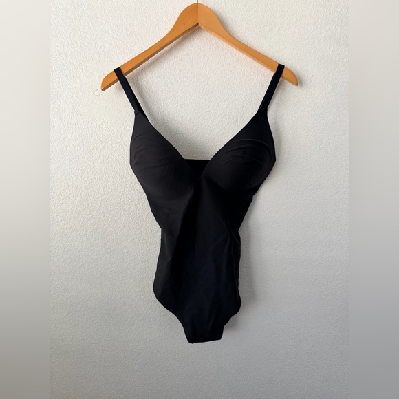 SKIMS Other - SKIMS Body Super Onyx Push Up Thong Shaping Bodysuit - Size M BD-THG-5618W